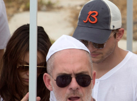 Ashton Kutcher, Mila Kunis Ashton Kutcher, Mila Kunis